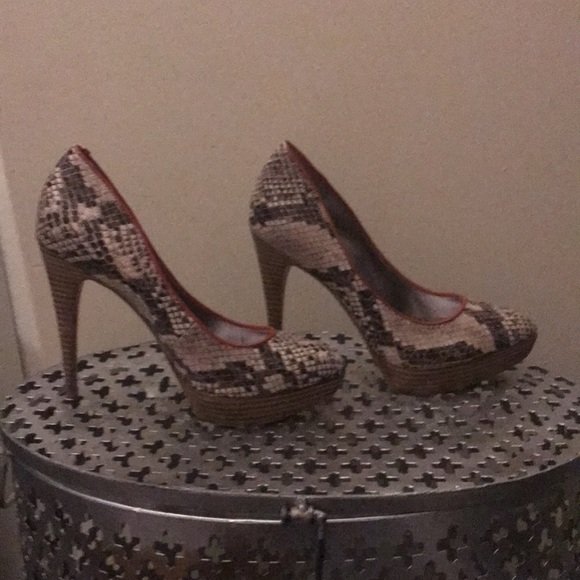Snake skin print platform heals - Picture 6 of 8
